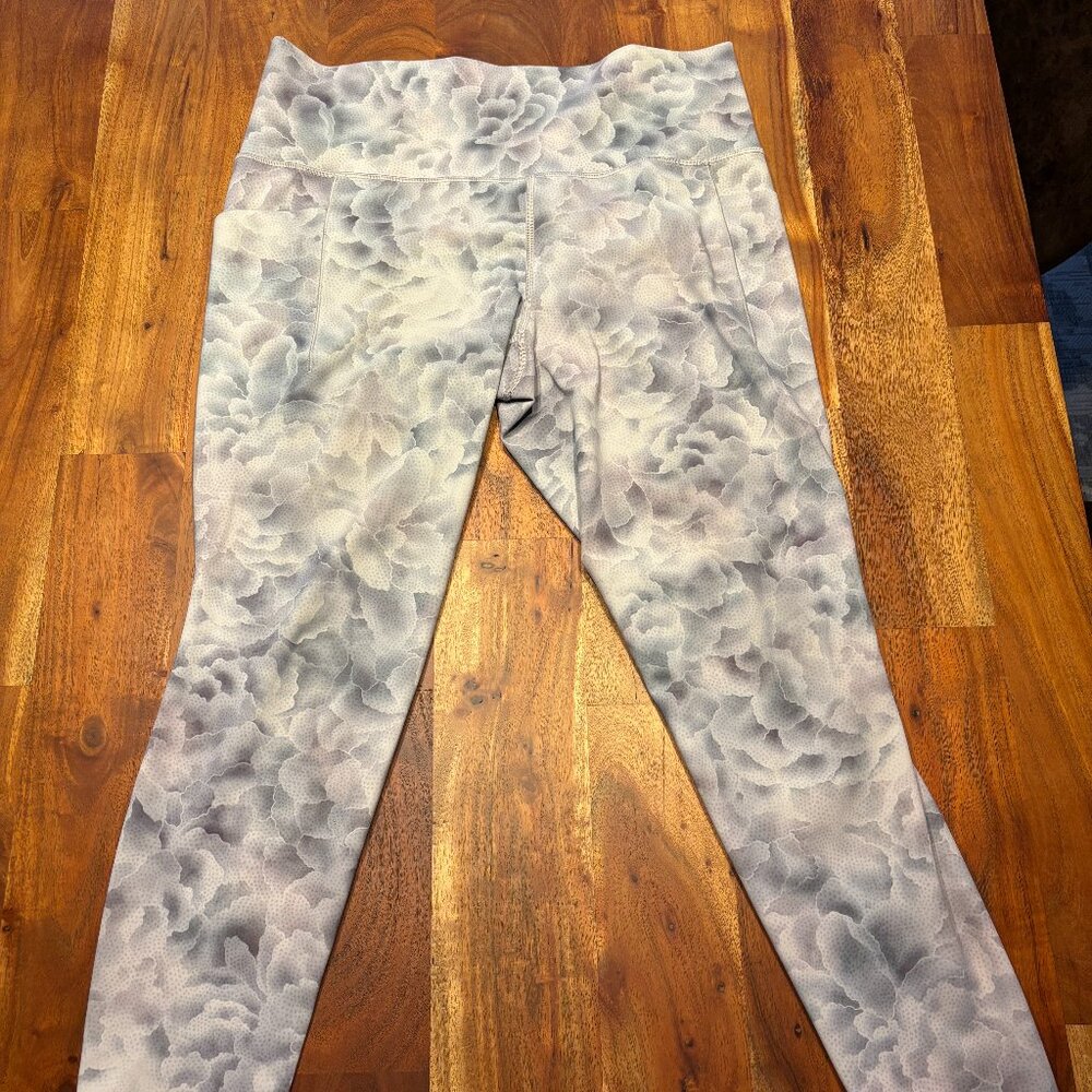 Athleta Salutation Stash Tights "Hera Abstract Grey Floral" - Large